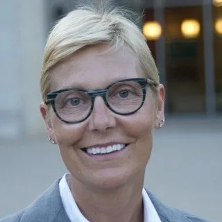  Lawyer Marlene Shiner