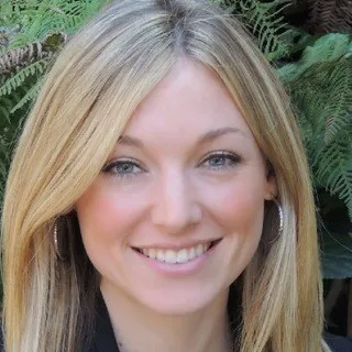  Lawyer Ms. Anne M Curtolo