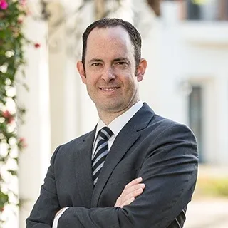  Lawyer Rhett L. Bernstein