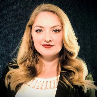  Lawyer Ashley Nicole Thomson