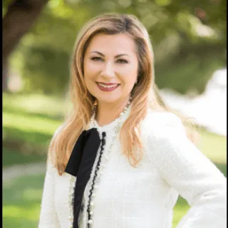  Lawyer Armine Amy Neshanian